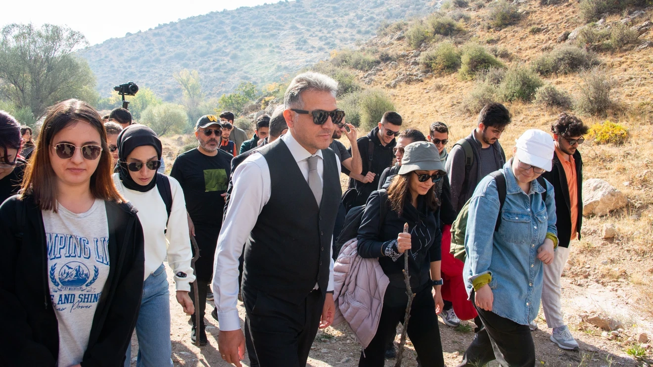 "Doğa İçin Yürü: Ardıçlı Gölü Çevre Temizliği" Etkinliği 
